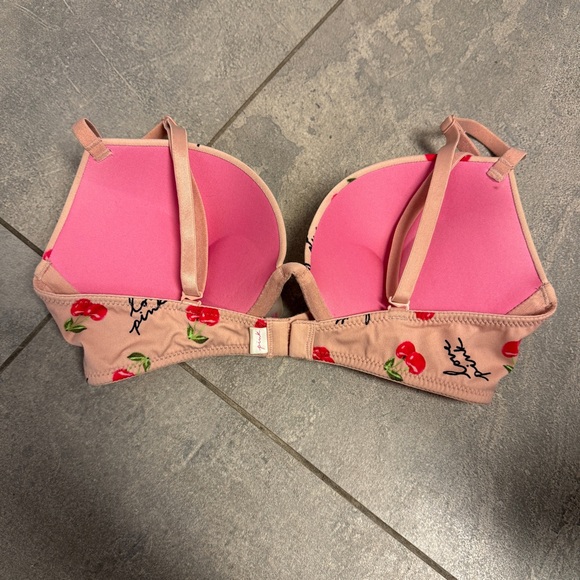 PINK Victoria’s Secret Wear Everywhere Super Push Up Bra Cherries Mauve 32C - Picture 2 of 4